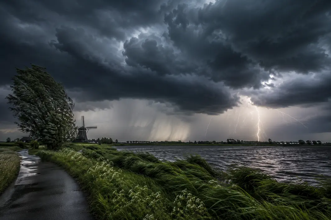 Dinsdag kans op zware onweersbuien en windstoten in Nederland